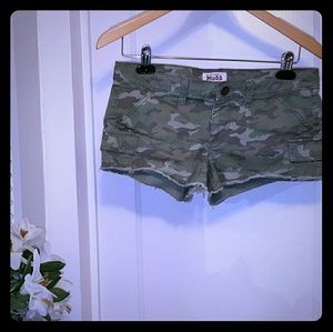 Mudd frayed hem camo shorts