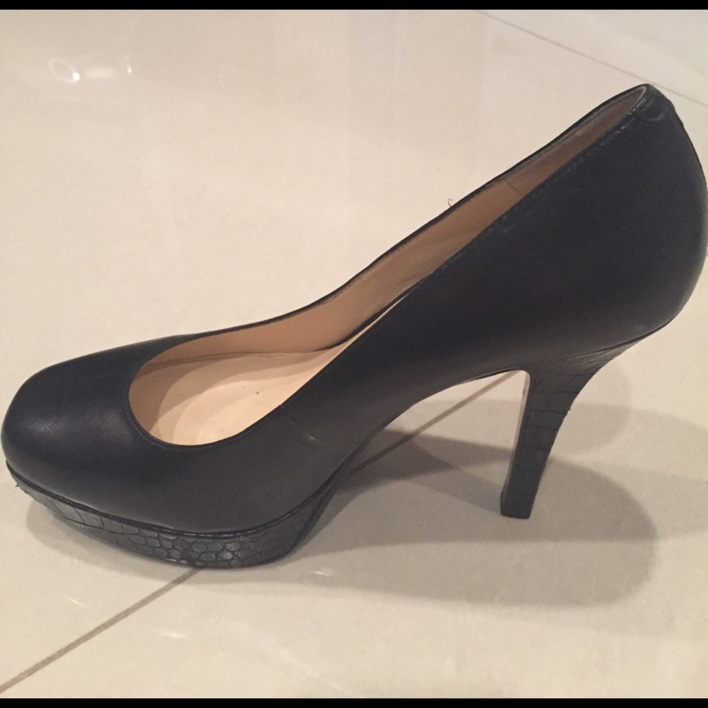 Black pumps like new