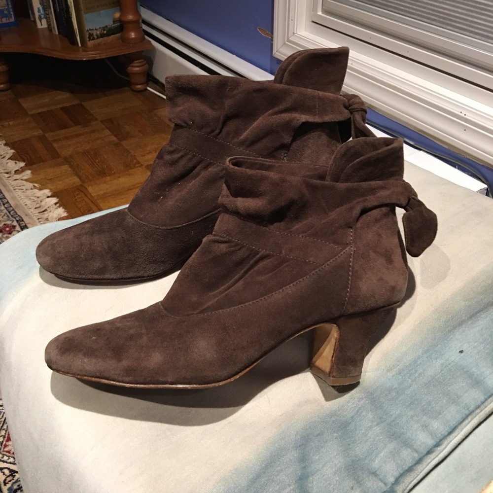 Boutique 9 brown suede bow-back heeled booties