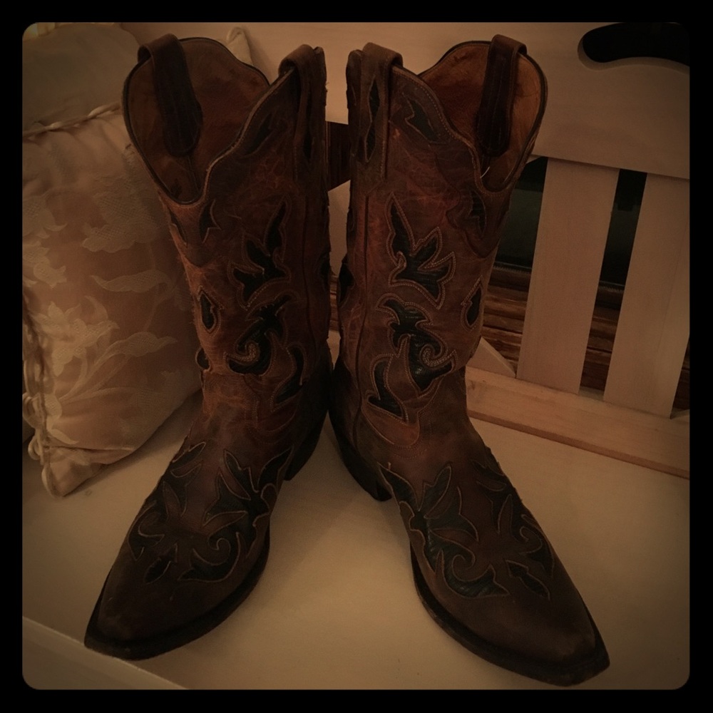 ~ EUC Men's boots 💙