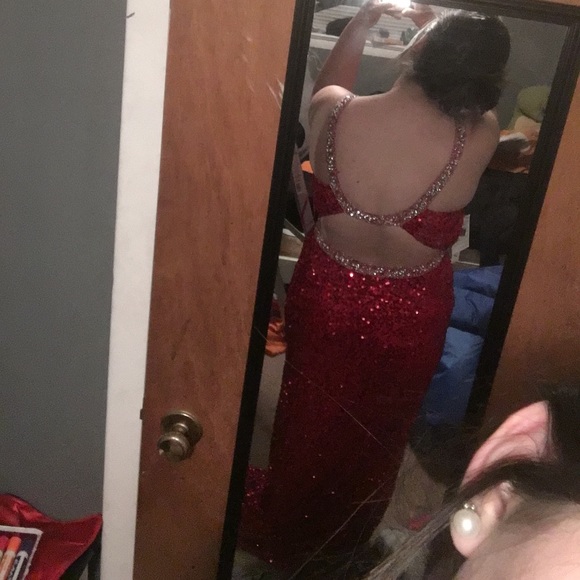 Size 10 red sequin prom dress - Picture 2 of 2