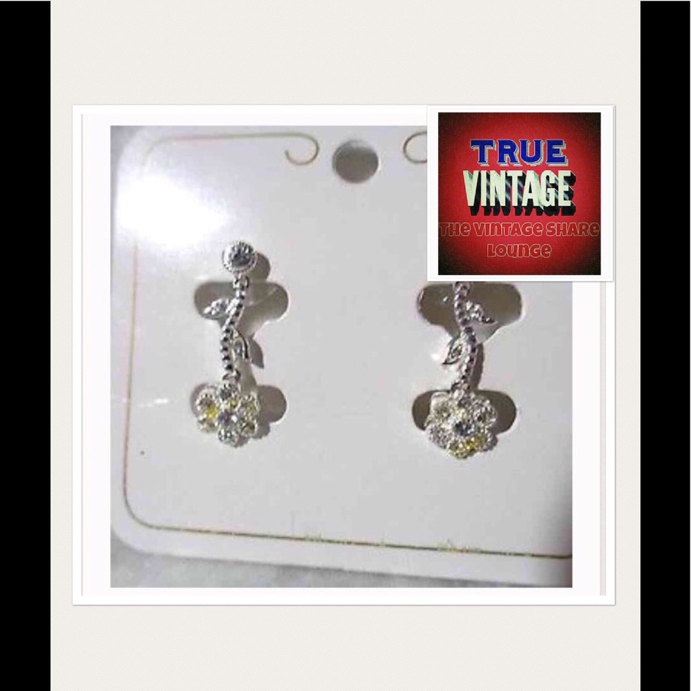 🆕AUCTION PRICE👩🏻‍⚖️ VTG Crystal Rhinestones Flower Earrings