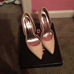 Beautiful Nude Pumps