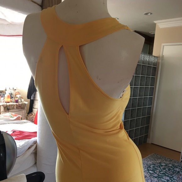 Yellow top it's large but fits medium - Picture 4 of 7