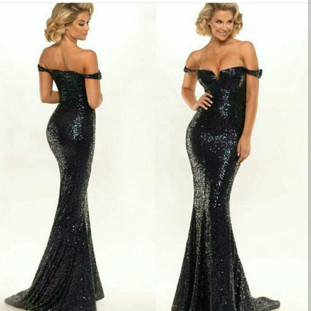 BRAND NEW! Portia & Scarlett Navy Sequin Gown!!