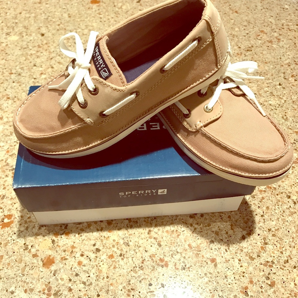 New Sperry for boys size 2
