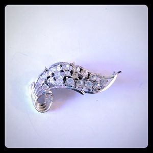 Vince age 1940 Rhinestone Feather Pin