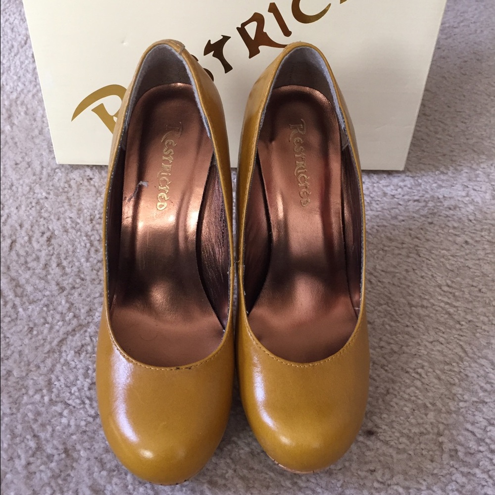 PreOwned mustard colored pumps -TAKING ALL OFFERS