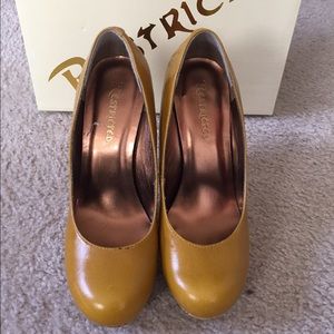 PreOwned mustard colored pumps -TAKING ALL OFFERS