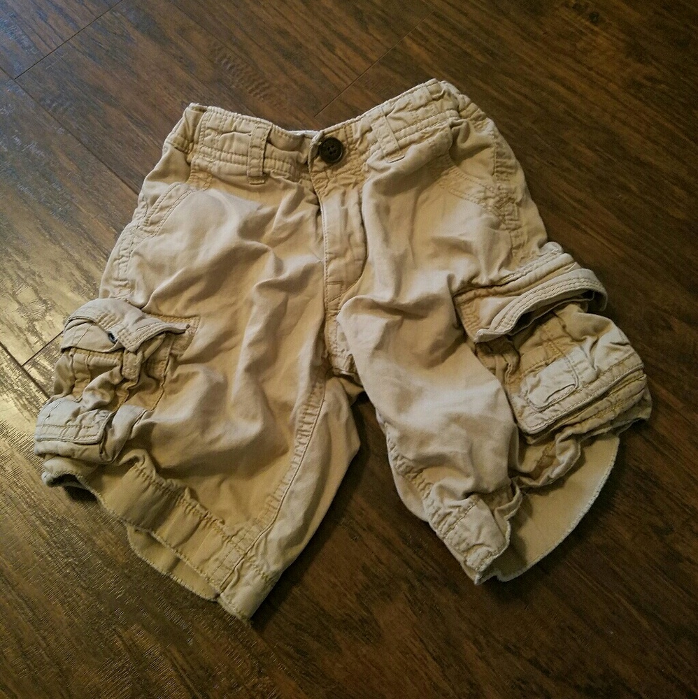 Gap cargo short