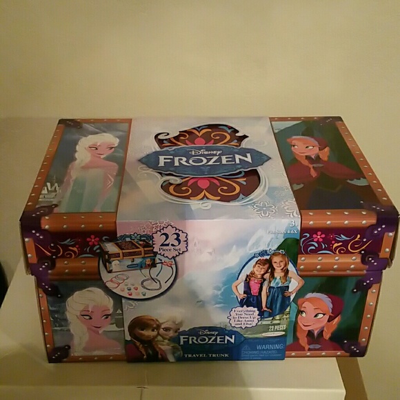 Frozen Disney Travel Trunk - Picture 1 of 2