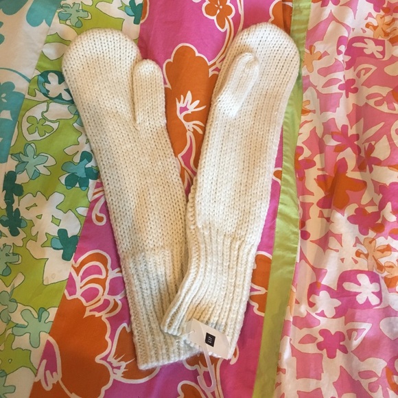 Cozy Wool Mittens - Picture 2 of 4