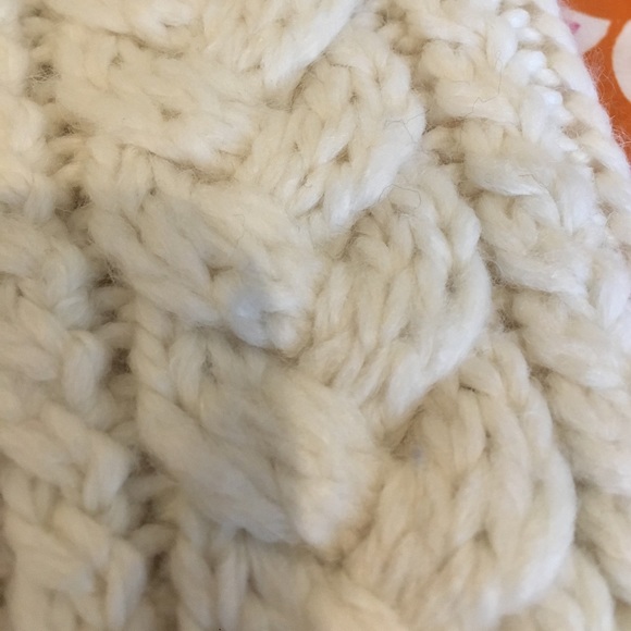 Cozy Wool Mittens - Picture 4 of 4