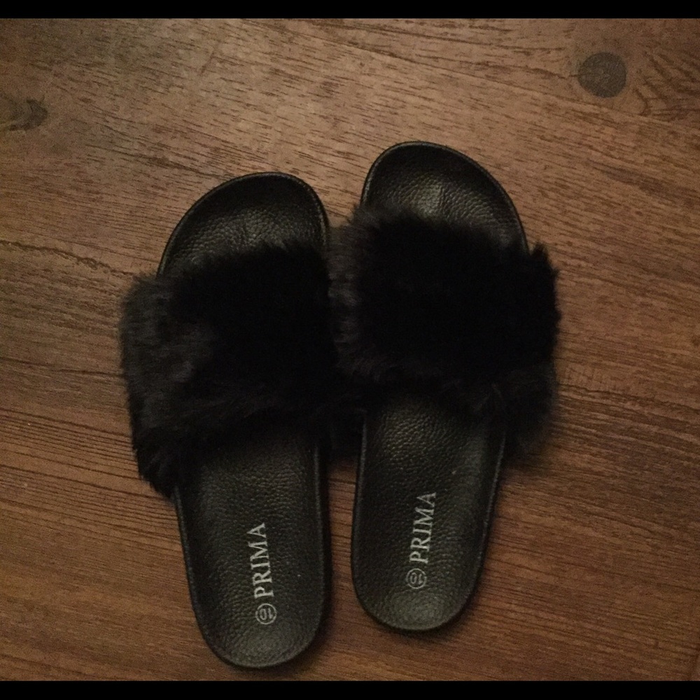 Faux fur slides