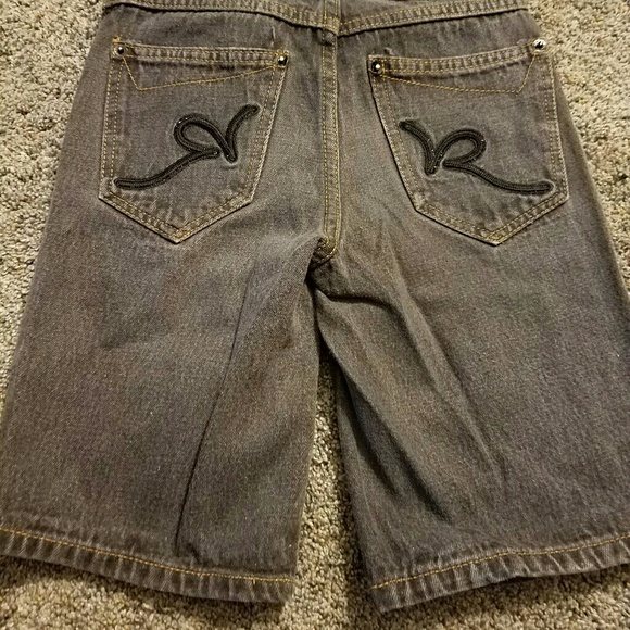 Rocawear, Boys Jean Shorts - Picture 2 of 4
