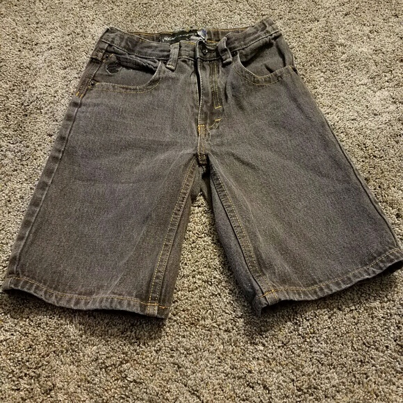 Rocawear, Boys Jean Shorts - Picture 3 of 4