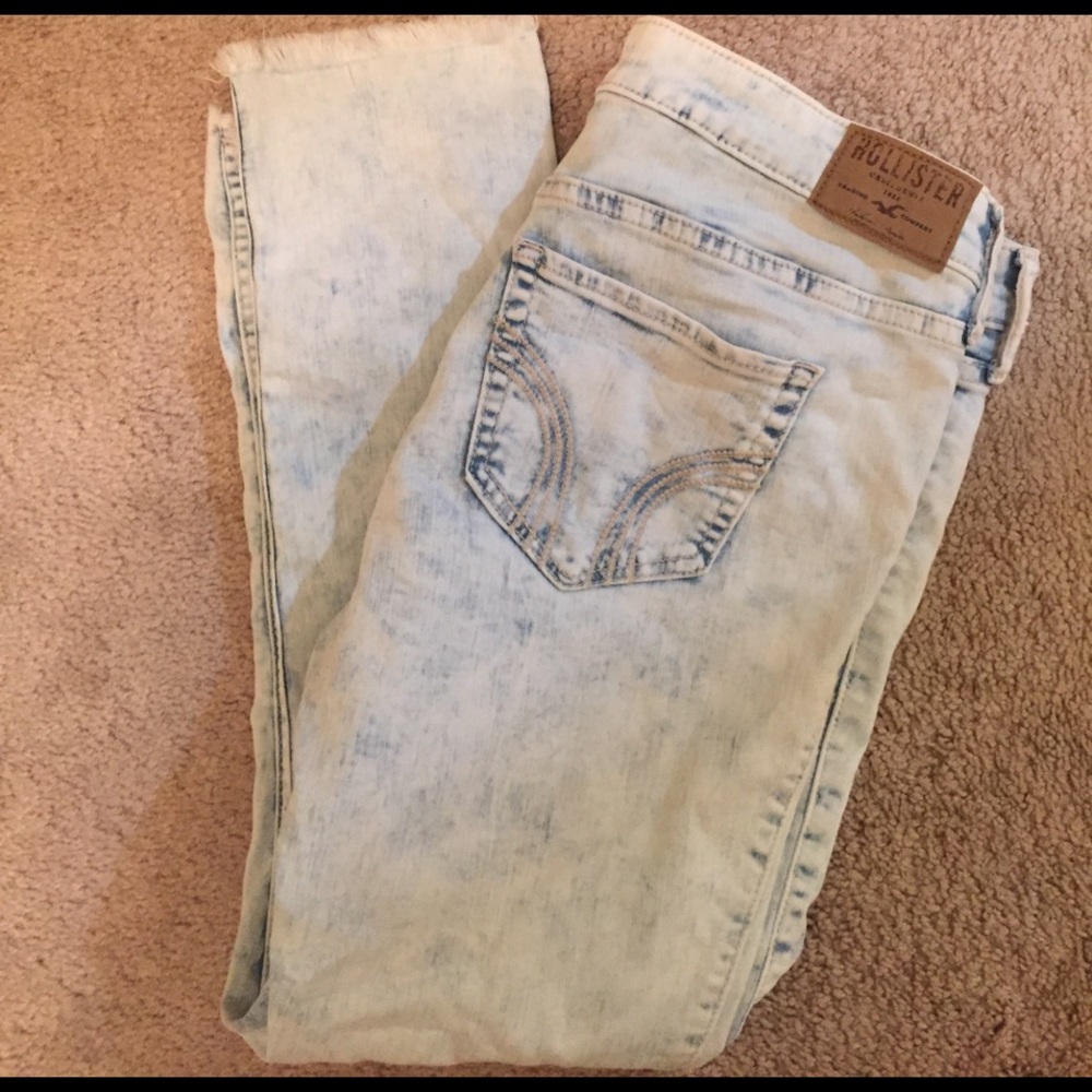 Hollister "bleached" crop jegging