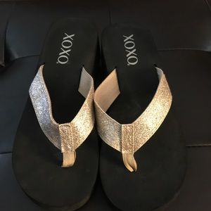 Gold glitter flip flops sz 7