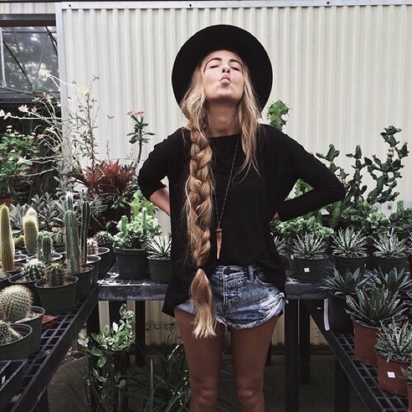 🌵MEET YOUR POSHER🌵 - Picture 4 of 7