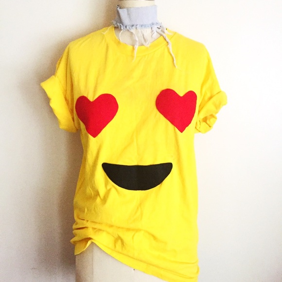 Vintage Tops - Emoji happy yellow t-shirt!