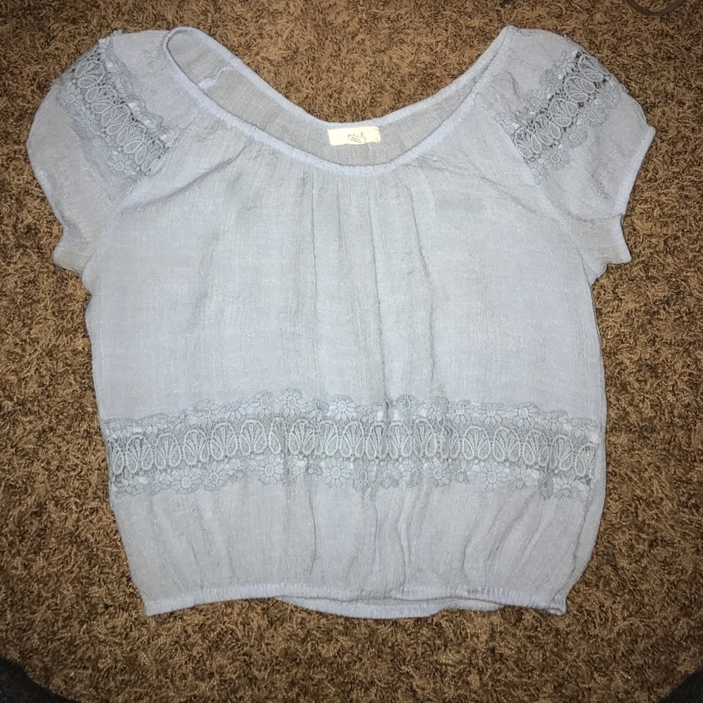 Cute cropped shirt