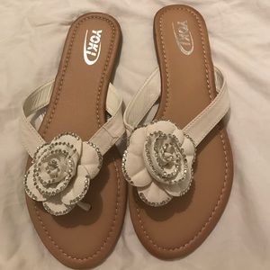 White and sparkle flower sandals