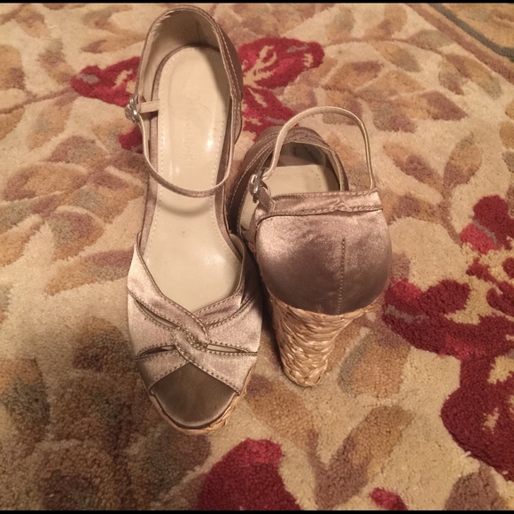 7 1/2 COLIN STUART Taupe Satin and Rope Wedges - Picture 3 of 3