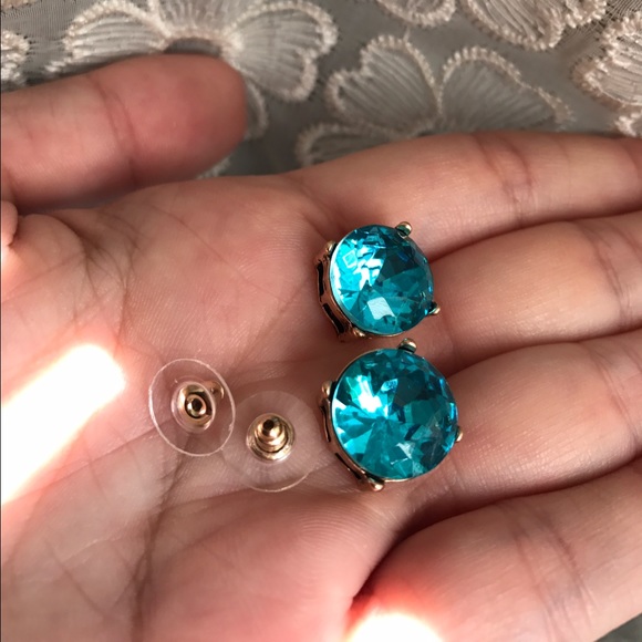 🦋Aqua Blue Simulated Gemstone Earrings - Picture 2 of 6