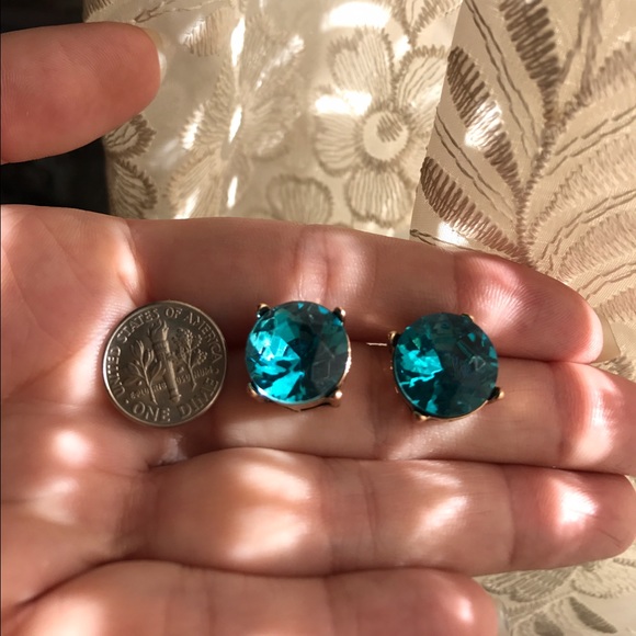 🦋Aqua Blue Simulated Gemstone Earrings - Picture 3 of 6
