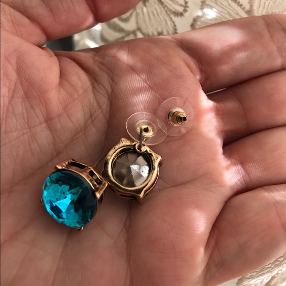 🦋Aqua Blue Simulated Gemstone Earrings - Picture 4 of 6