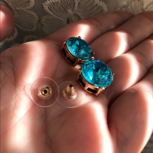🦋Aqua Blue Simulated Gemstone Earrings - Picture 5 of 6