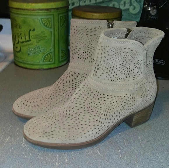 UGG Shoes - Ugg Darling Tan Seaweed Perforated Ankle Bootie.