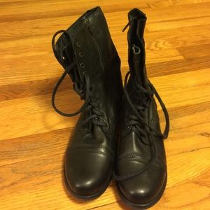 Brand new Steve Madden leather lace-up boots