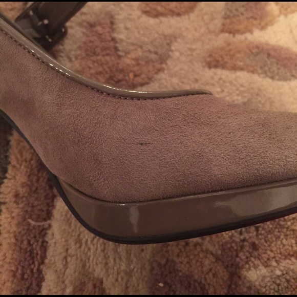 KELLY & KATIE Gray/Taupe Suede and Patent Heels - Picture 4 of 4