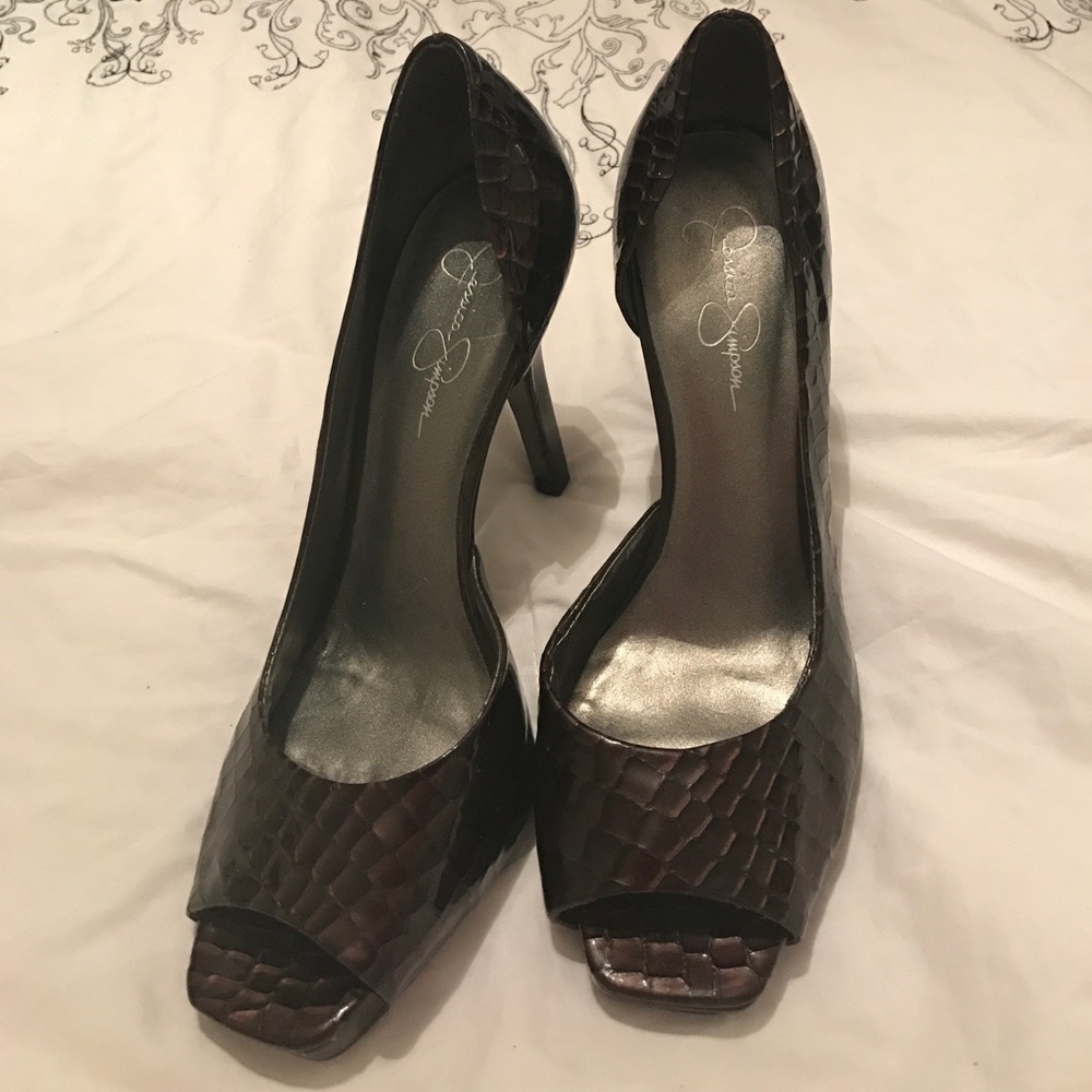 Jessica Simpson brown patent heels