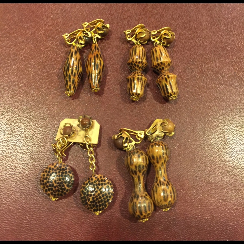 Set of 4 vintage clip on earrings