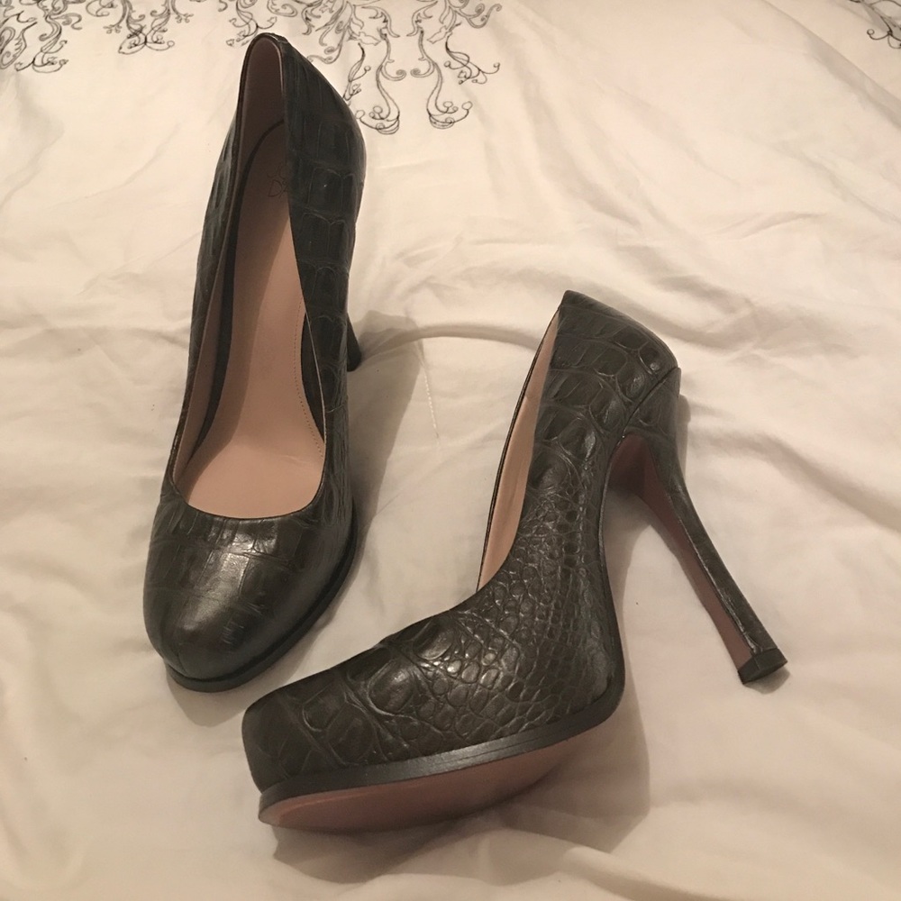 Joan and David pumps