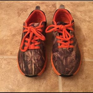Boys realtree tennis shoes