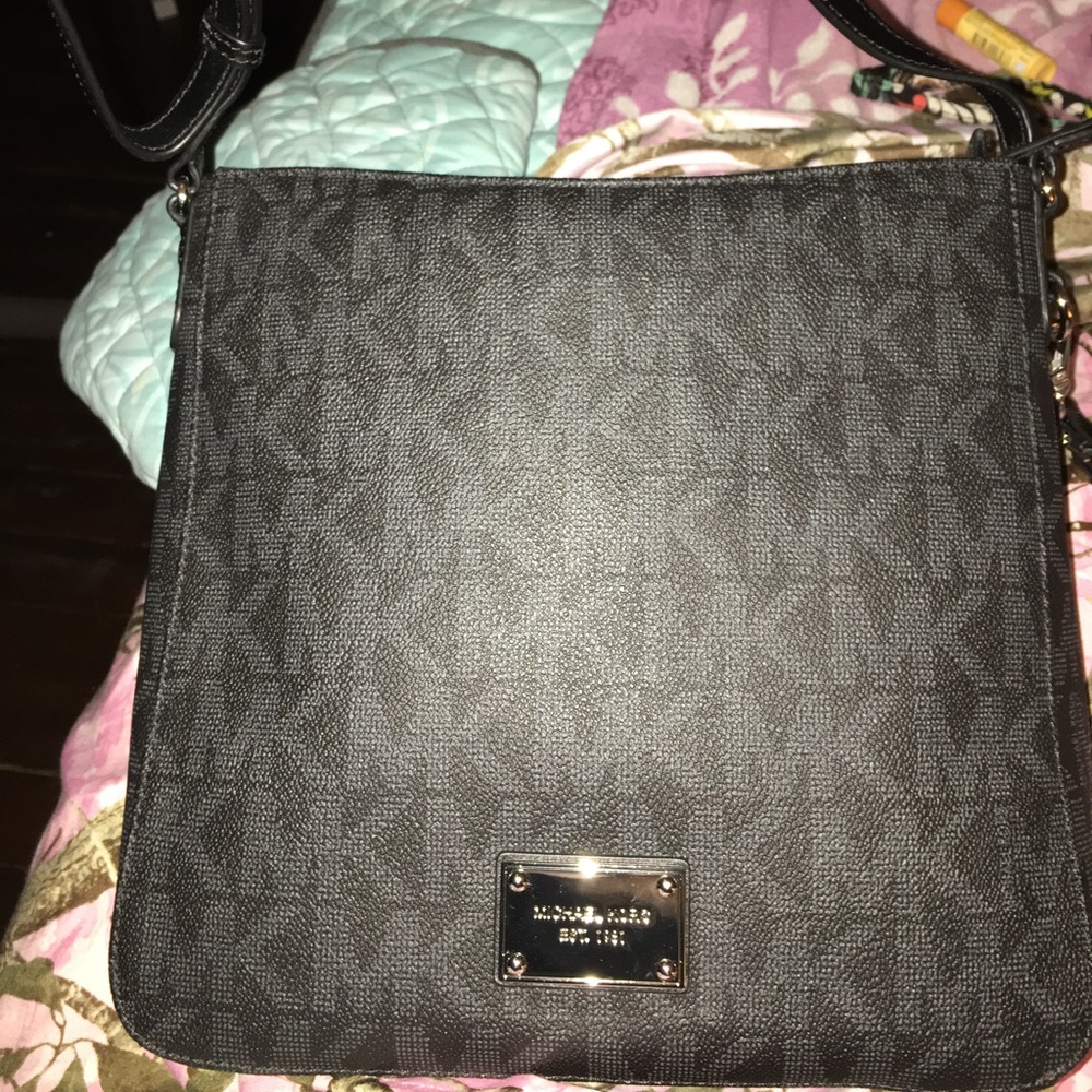 Micheal Kors purse