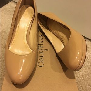 Auth Cole Haan patent leather Chelsea low pumps
