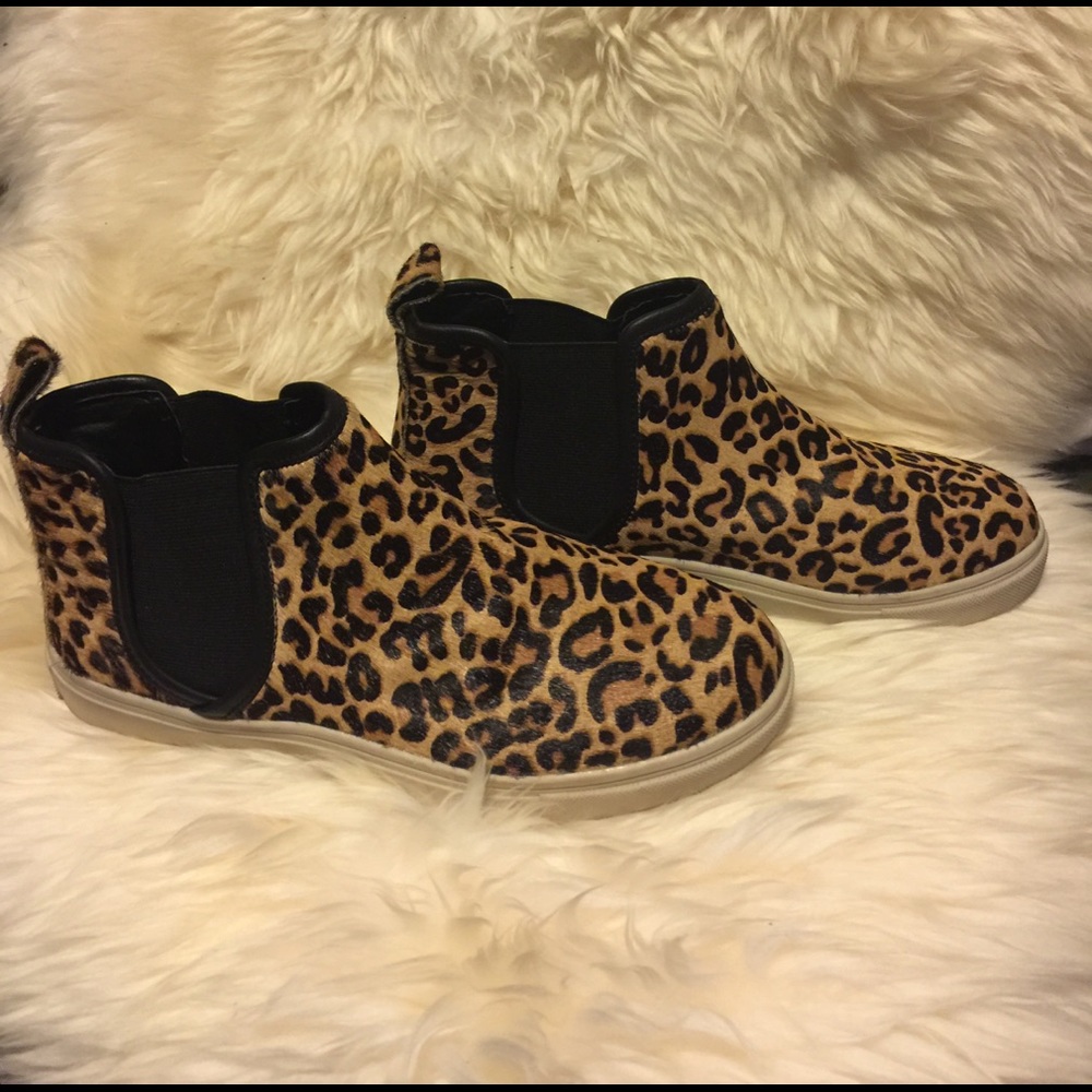 Steve Madden leopard hair print sneakers 7 1/2