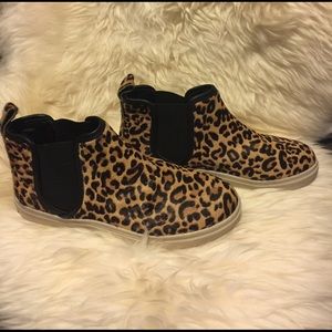 Steve Madden leopard hair print sneakers 7 1/2
