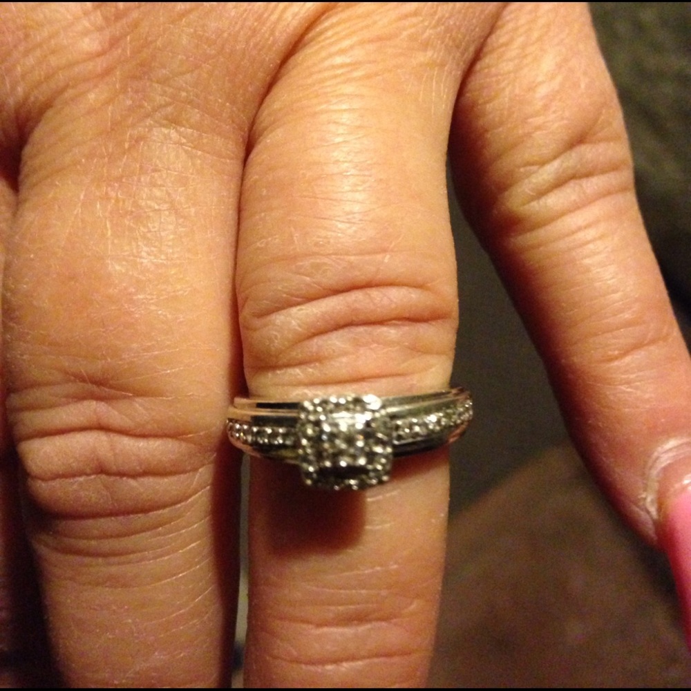 BN Weddings that lady's wedding set from Zales.