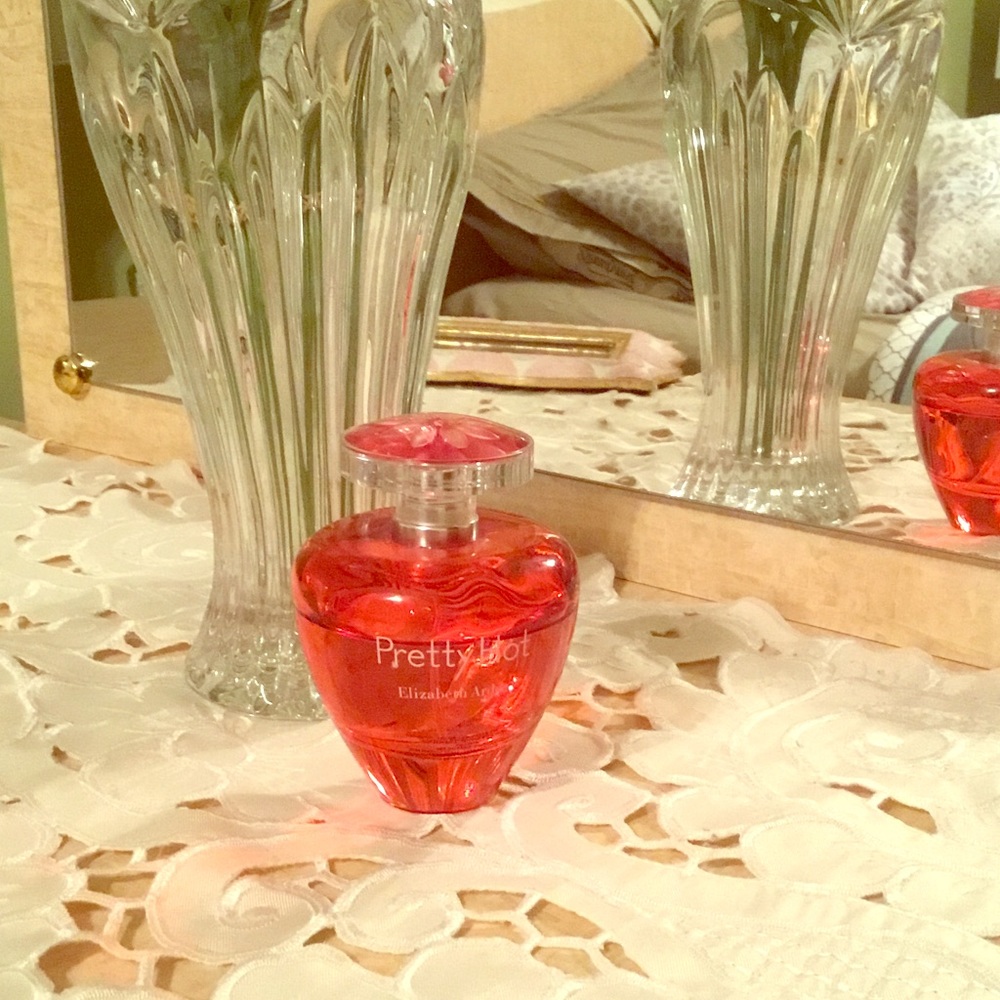 Elizabeth Arden Pretty Hot Perfume