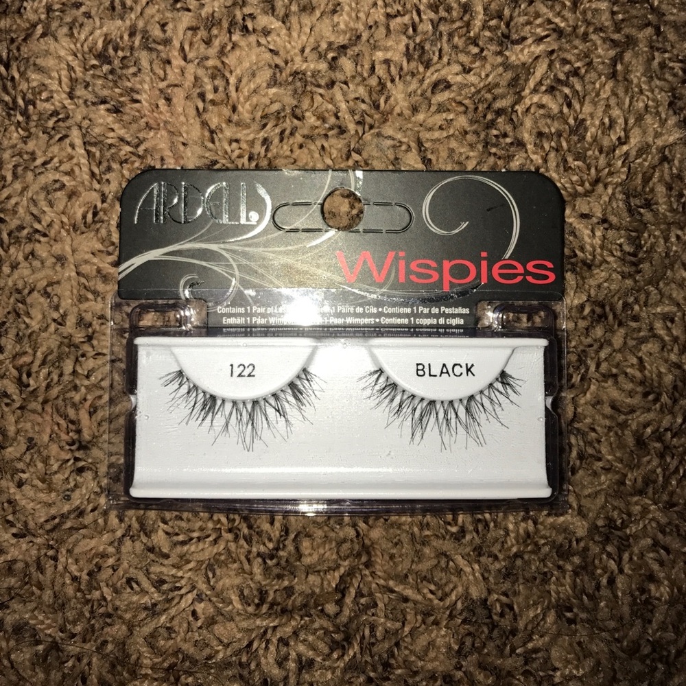 Free wispie eyelashes with next bundle!!!
