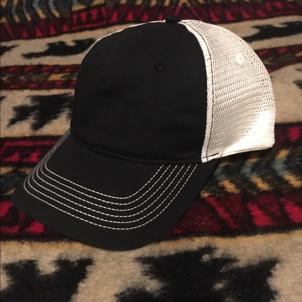 Black and white ball cap⚾️ OS fits most!