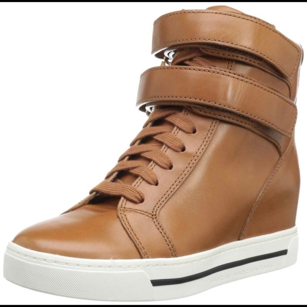 Sneakers with box in good condition