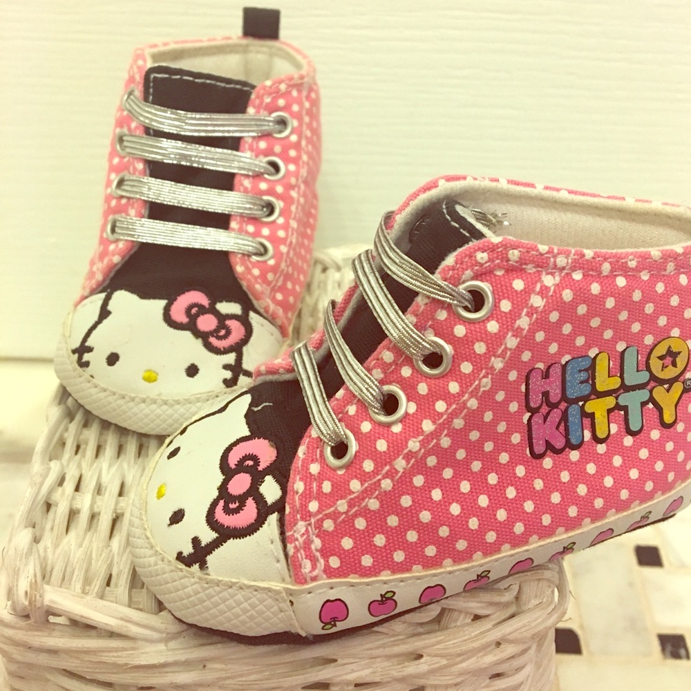 Hello Kitty baby shoes