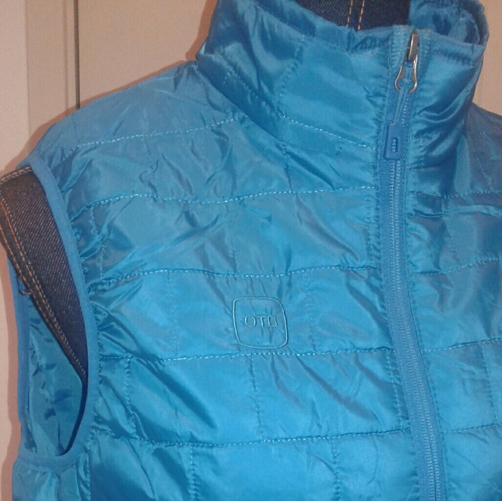 Blue Quilted Puffer Water Repellent Packable Vest - Picture 4 of 4