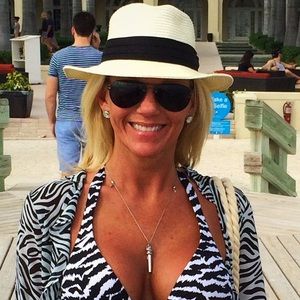 Meet your Posher, Debbi